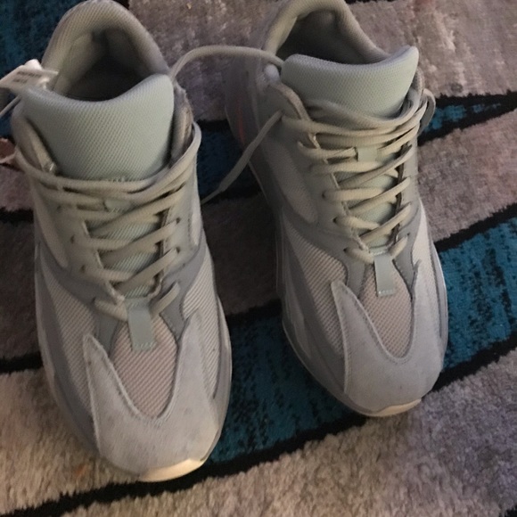 Yeezy’s worn literally for a few hours - Picture 5 of 6